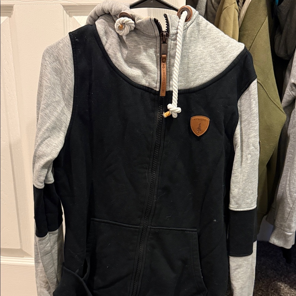 Wanakome Black and Gray Women's Jacket